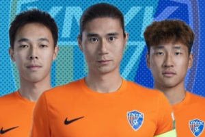 星空体育在线-云南玉昆球员赵宇豪、叶楚贵、张宸梁一起来唠嗑