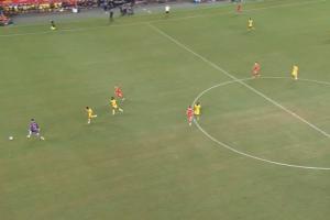 白给！齐米卡斯回传+玛玛达没停到，奥卡福笑纳空门大礼！