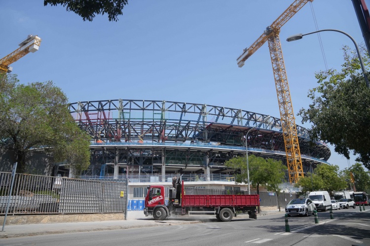 星空体育在线-巴萨新赛季三连客并非特例,皇马主场翻新期间曾采取相同策略