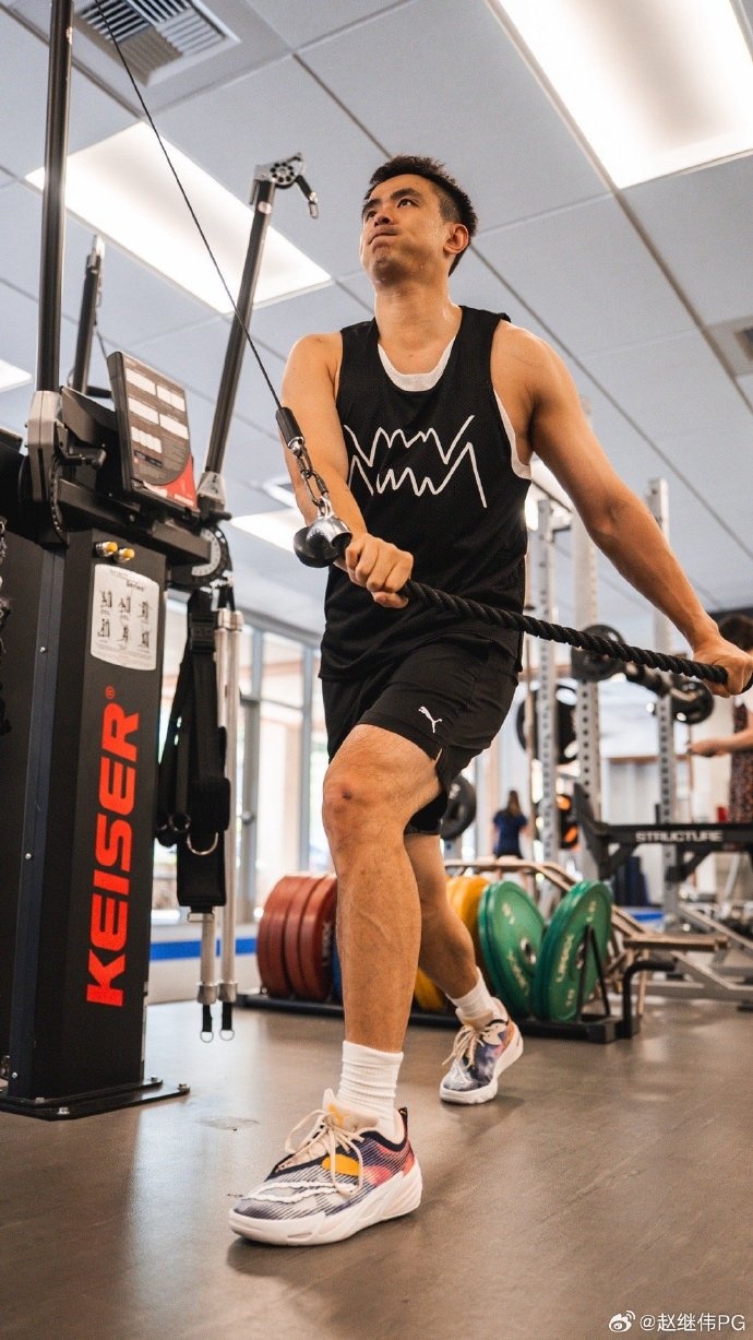 赵继伟社媒分享多张近照：曾有机会见到科比但都错过了 珍惜当下