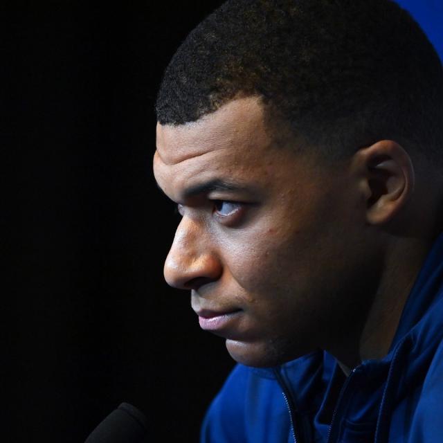 星空体育在线-看腻了不？姆总转会新剧开播：前途·钱途和妈